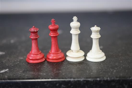 A 19th century bone chess set (two red pawns differ)